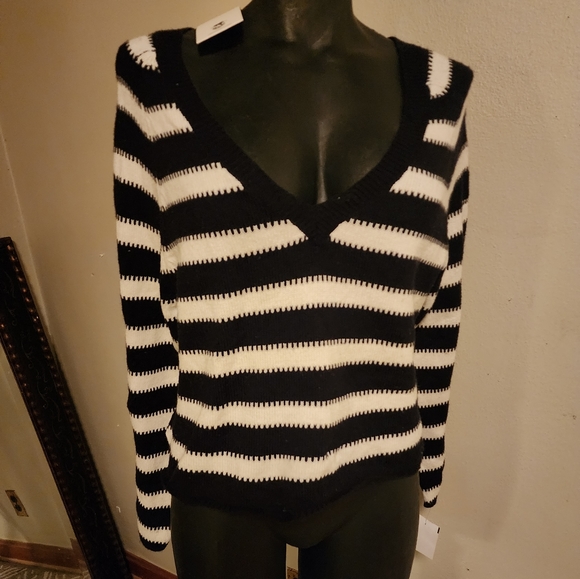 Wildfox Black White Striped V-Neck Long-Sleeve Sweater Top Size XS Org $259 - Picture 3 of 4